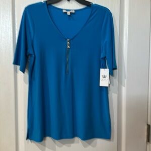 Chaus Sz S V-Neck Zip short sleeve Top NWT